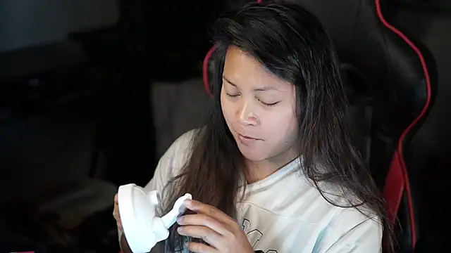 Snapshot of Bubbleliyah chatting on 12/17/24, 11:28 Bubbleliyah online show from 12/17/24, 11:28