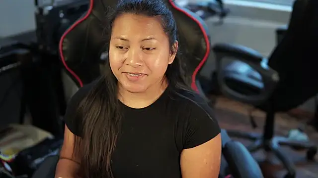 Snapshot of Bubbleliyah chatting on 12/22/24, 01:55 Bubbleliyah online show from 12/22/24, 01:55