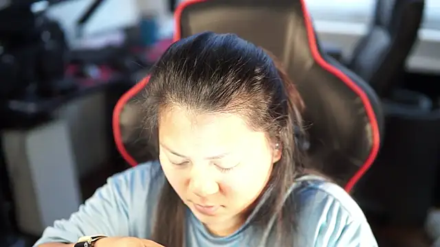 Snapshot of Bubbleliyah chatting on 12/25/24, 04:22 Bubbleliyah online show from 12/25/24, 04:22