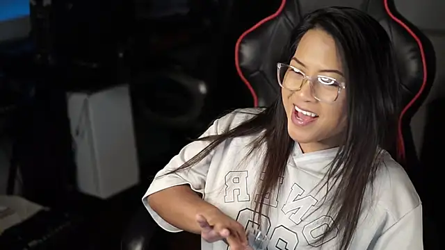 Snapshot of Bubbleliyah chatting on 12/30/24, 04:09 Bubbleliyah online show from 12/30/24, 04:09