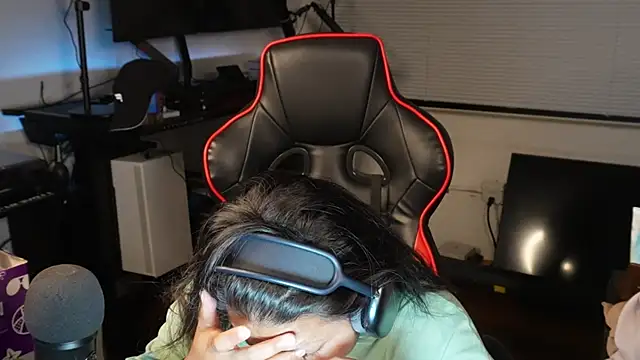 Snapshot of Bubbleliyah chatting on 02/02/25, 11:53 Bubbleliyah online show from 02/02/25, 11:53