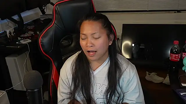 Snapshot of Bubbleliyah chatting on 02/19/25, 03:06 Bubbleliyah online show from 02/19/25, 03:06