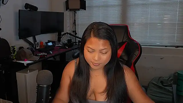 Snapshot of Bubbleliyah chatting on 09/21/25, 12:29 Bubbleliyah online show from 09/21/25, 12:29