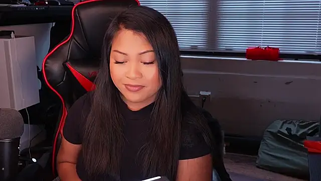 Snapshot of Bubbleliyah chatting on 09/29/25, 08:13 Bubbleliyah online show from 09/29/25, 08:13