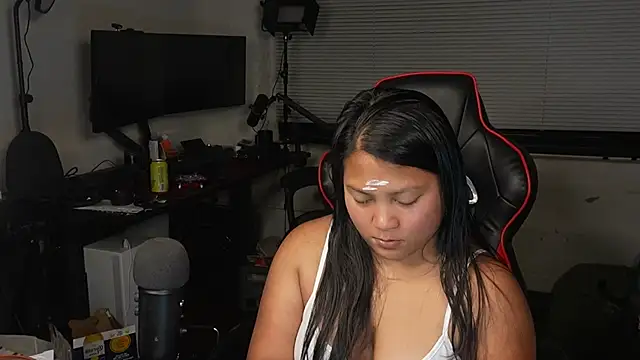 Snapshot of Bubbleliyah chatting on 10/28/25, 12:47 Bubbleliyah online show from 10/28/25, 12:47