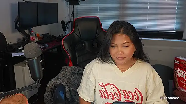 Snapshot of Bubbleliyah chatting on 11/12/25, 02:28 Bubbleliyah online show from 11/12/25, 02:28