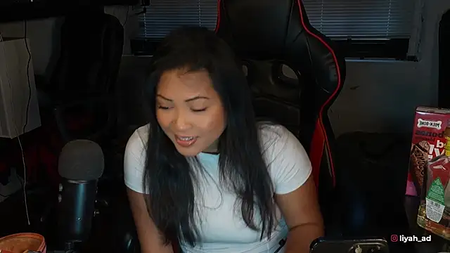 Snapshot of Bubbleliyah chatting on 11/13/25, 09:36 Bubbleliyah online show from 11/13/25, 09:36