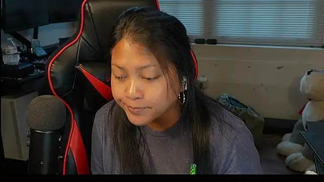 Snapshot of Bubbleliyah chatting on 04/01/26, 11:44 Bubbleliyah online show from 04/01/26, 11:44