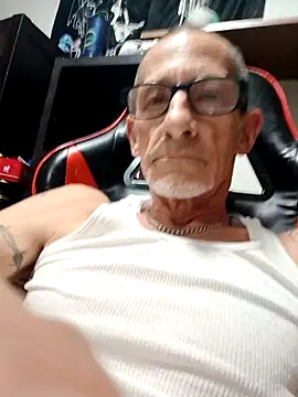 Snapshot of justinewe69 chatting on 04/22/26, 12:35 justinewe69 online show from 04/22/26, 12:35