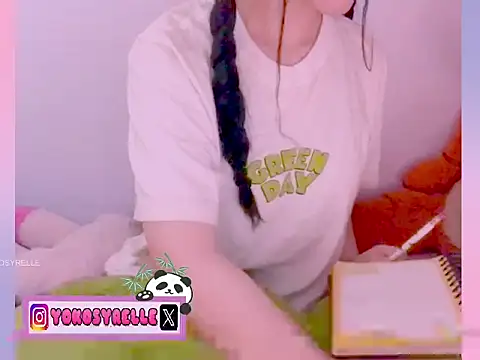 Snapshot of YokoCam chatting on 02/07/26, 01:31 YokoCam online show from 02/07/26, 01:31