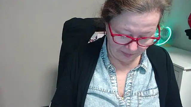 Adelewildx online show from 03/04/25, 04:06