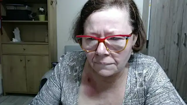 Snapshot of Adelewildx chatting on 04/25/26, 08:39 Adelewildx online show from 04/25/26, 08:39