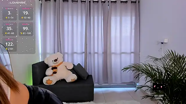 roxie gates  online show from 01/14/25, 10:23