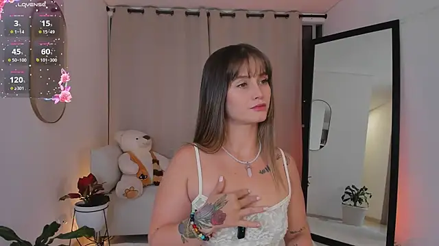 roxie gates  online show from 10/28/25, 02:15