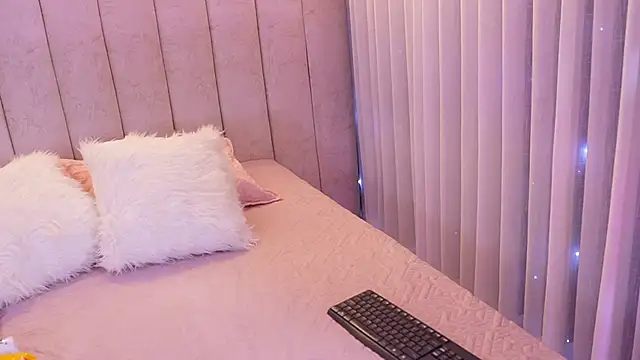 emyli sw  online show from 11/12/25, 03:07