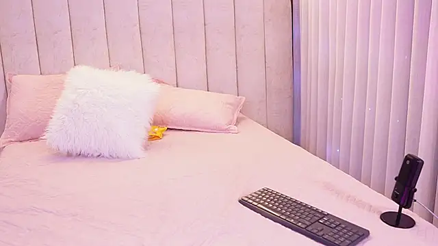 emyli sw  online show from 12/15/25, 03:11