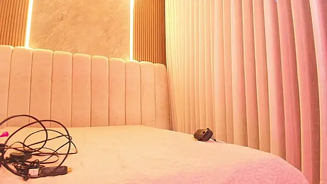 emyli sw  online show from 04/07/26, 03:07