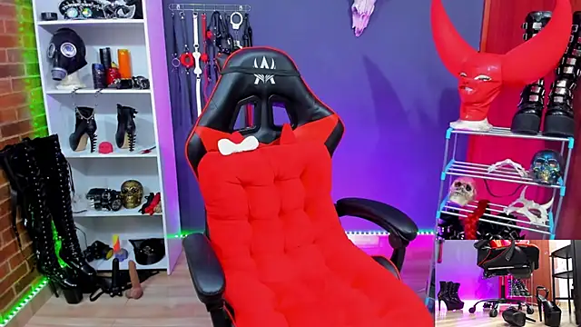 Mistress Yelena online show from 02/04/26, 12:16