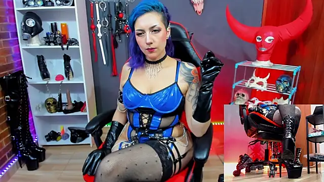 Snapshot of Mistress_Yelena chatting on 06/11/26, 02:53 Mistress Yelena online show from 06/11/26, 02:53