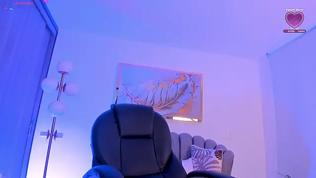 ZoePresleyX online show from 12/14/25, 10:25