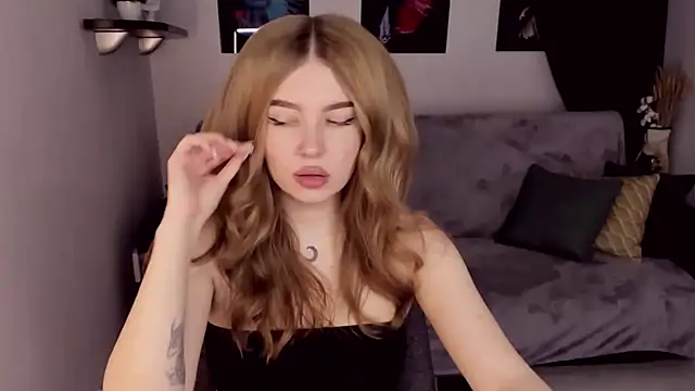 Snapshot of ViolettaLopez chatting on 12/09/24, 02:39 ViolettaLopez online show from 12/09/24, 02:39