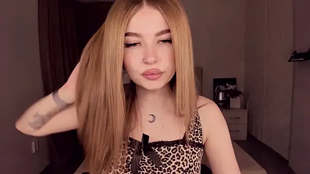 Snapshot of ViolettaLopez chatting on 01/13/25, 02:42 ViolettaLopez online show from 01/13/25, 02:42