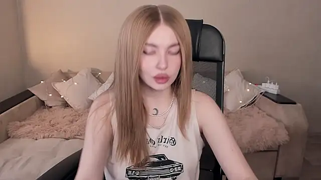 Snapshot of ViolettaLopez chatting on 02/07/25, 11:23 ViolettaLopez online show from 02/07/25, 11:23