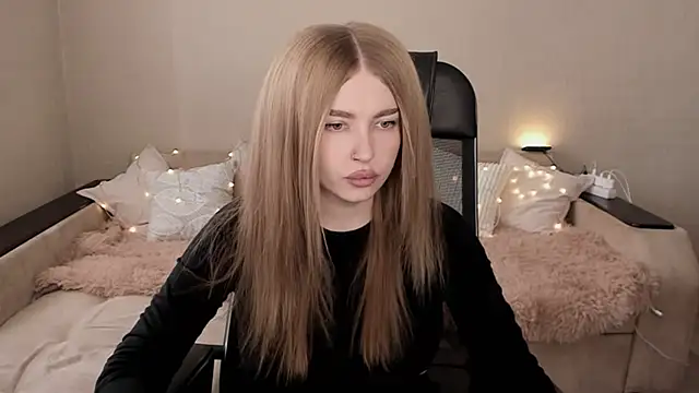 Snapshot of ViolettaLopez chatting on 02/16/25, 10:21 ViolettaLopez online show from 02/16/25, 10:21