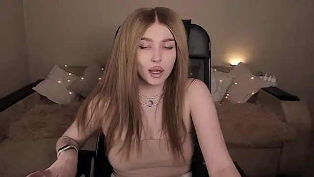 Snapshot of ViolettaLopez chatting on 02/20/25, 03:41 ViolettaLopez online show from 02/20/25, 03:41
