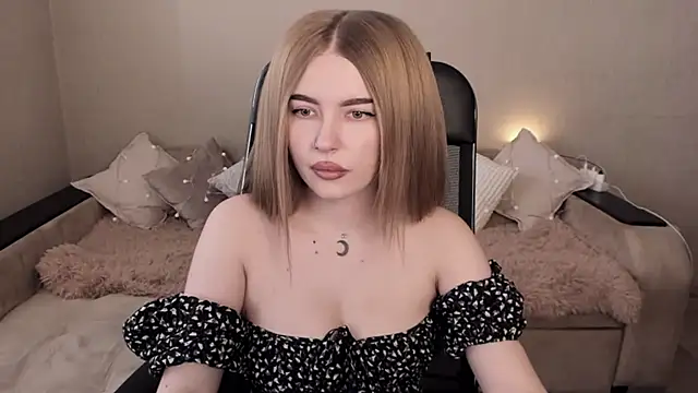 Snapshot of ViolettaLopez chatting on 03/10/25, 11:21 ViolettaLopez online show from 03/10/25, 11:21