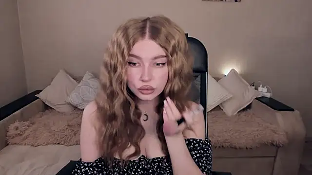 Snapshot of ViolettaLopez chatting on 03/18/25, 11:30 ViolettaLopez online show from 03/18/25, 11:30