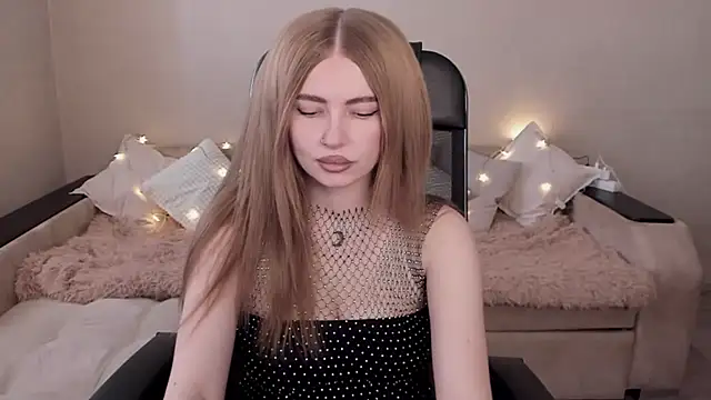 Snapshot of ViolettaLopez chatting on 03/21/25, 10:28 ViolettaLopez online show from 03/21/25, 10:28