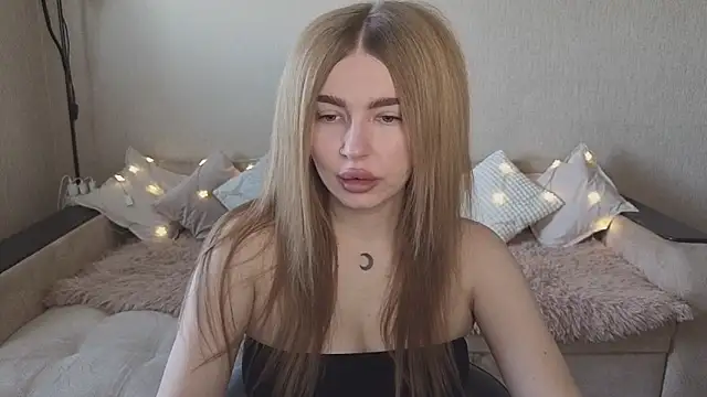 Snapshot of ViolettaLopez chatting on 09/21/25, 12:07 ViolettaLopez online show from 09/21/25, 12:07