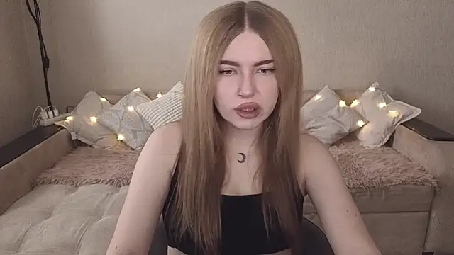 Snapshot of ViolettaLopez chatting on 10/24/25, 10:11 ViolettaLopez online show from 10/24/25, 10:11
