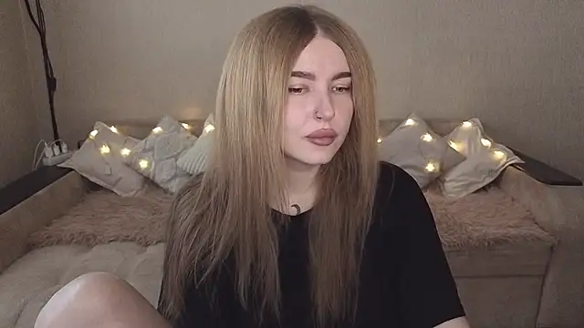 ViolettaLopez online show from 10/25/25, 12:45