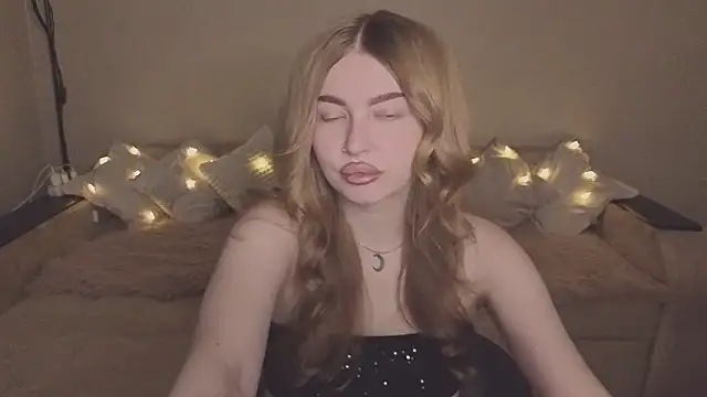 ViolettaLopez online show from 11/19/25, 01:11