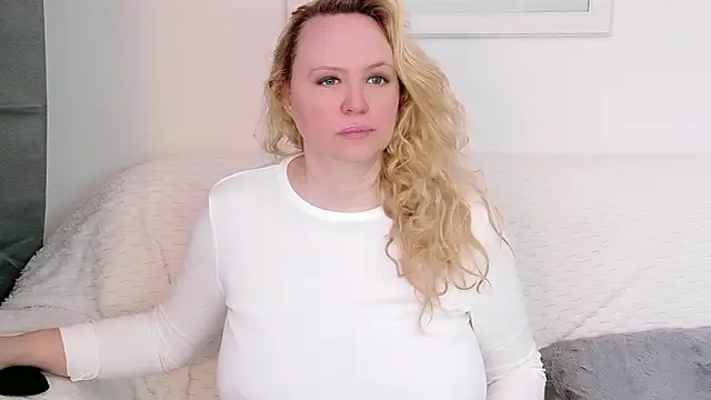 Snapshot of Sarah4you chatting on 01/17/26, 02:00 Sarah4you online show from 01/17/26, 02:00