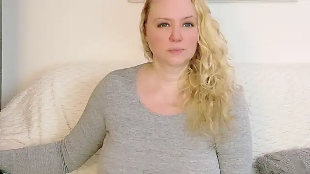 Snapshot of Sarah4you chatting on 02/03/26, 05:51 Sarah4you online show from 02/03/26, 05:51