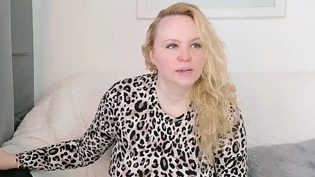 Snapshot of Sarah4you chatting on 02/15/26, 02:36 Sarah4you online show from 02/15/26, 02:36