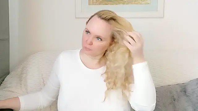 Snapshot of Sarah4you chatting on 02/21/26, 02:07 Sarah4you online show from 02/21/26, 02:07
