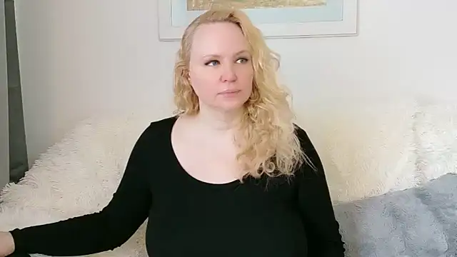 Snapshot of Sarah4you chatting on 03/28/26, 01:00 Sarah4you online show from 03/28/26, 01:00