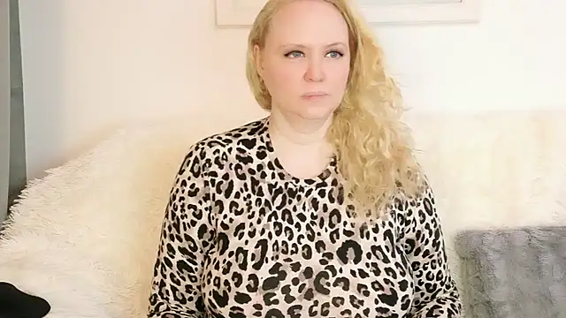 Snapshot of Sarah4you chatting on 03/30/26, 08:43 Sarah4you online show from 03/30/26, 08:43