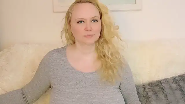 Snapshot of Sarah4you chatting on 04/02/26, 04:59 Sarah4you online show from 04/02/26, 04:59