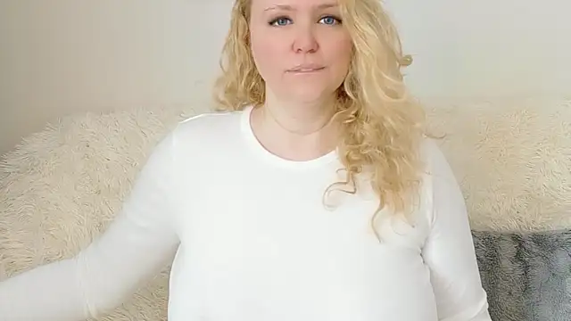 Snapshot of Sarah4you chatting on 04/04/26, 12:24 Sarah4you online show from 04/04/26, 12:24
