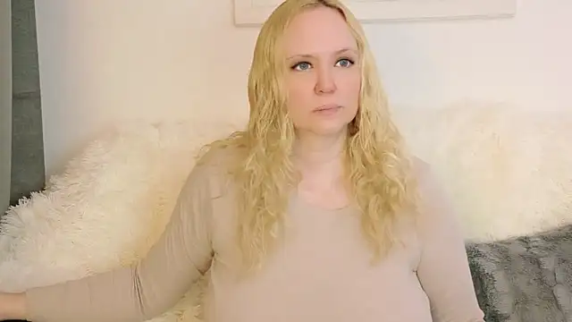 Snapshot of Sarah4you chatting on 04/07/26, 08:20 Sarah4you online show from 04/07/26, 08:20