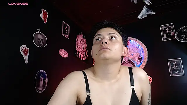 girl intense444 online show from 10/27/25, 07:07