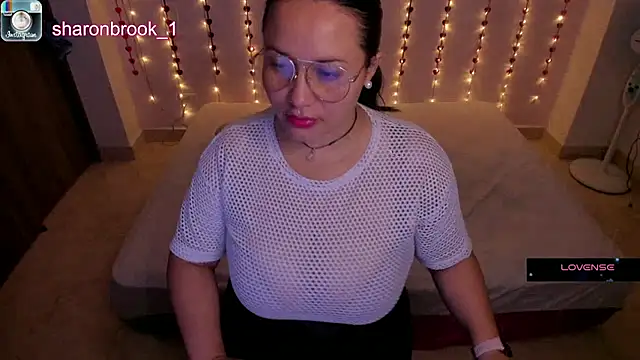 Snapshot of sharon_1 chatting on 12/18/24, 02:32 sharon 1 online show from 12/18/24, 02:32