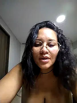 Snapshot of sharon_1 chatting on 10/05/25, 11:13 sharon 1 online show from 10/05/25, 11:13