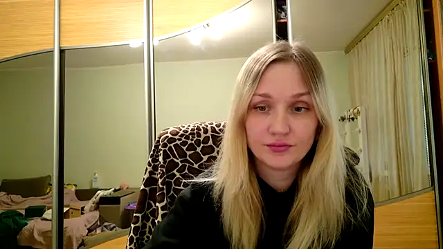ModelEva online show from 04/23/26, 01:35