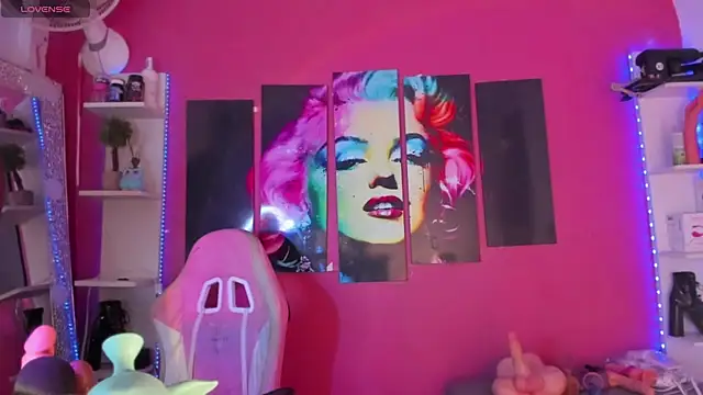 Snapshot of valensure chatting on 03/04/25, 11:43 valensure online show from 03/04/25, 11:43